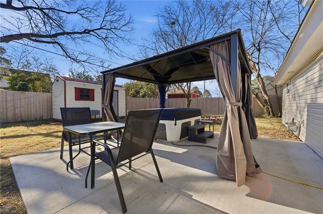 1821 S Lakeland DR, Norfolk, VA 23518