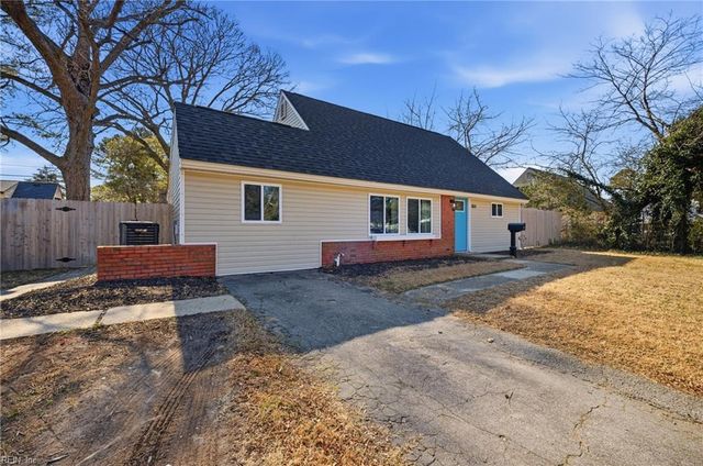 1821 S Lakeland DR, Norfolk, VA 23518