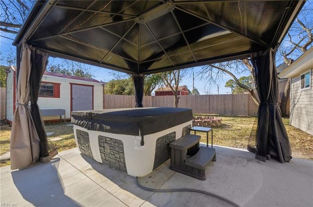 1821 S Lakeland DR, Norfolk, VA 23518