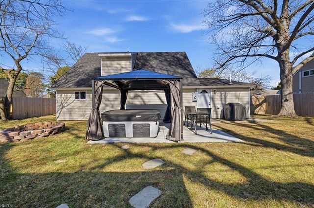 1821 S Lakeland DR, Norfolk, VA 23518