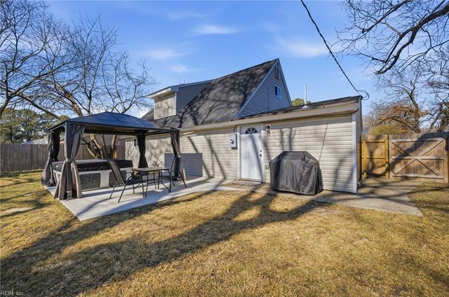 1821 S Lakeland DR, Norfolk, VA 23518