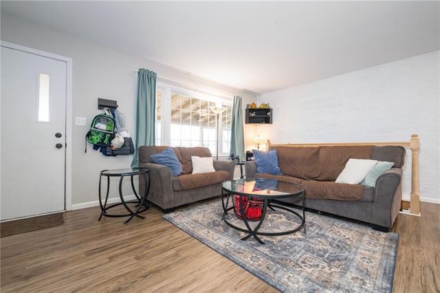 17304 E Bundschu Road, Independence, MO 64056