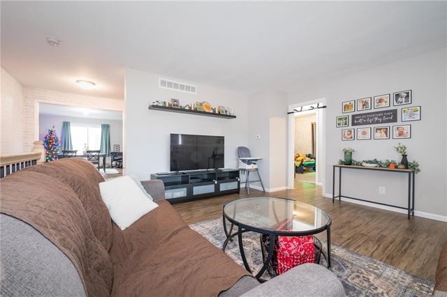 17304 E Bundschu Road, Independence, MO 64056