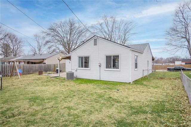 17304 E Bundschu Road, Independence, MO 64056