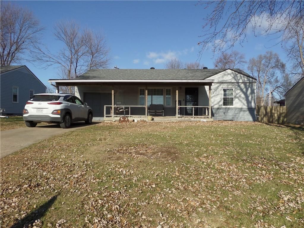 17304 E Bundschu Road, Independence, MO 64056