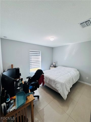 631 NW 32nd ST, Cape Coral, FL 33993