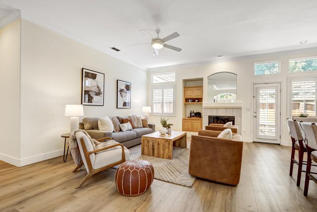 5144 Whisper Oaks Ln, Carmichael, CA 95608