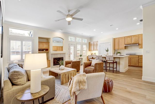 5144 Whisper Oaks Ln, Carmichael, CA 95608