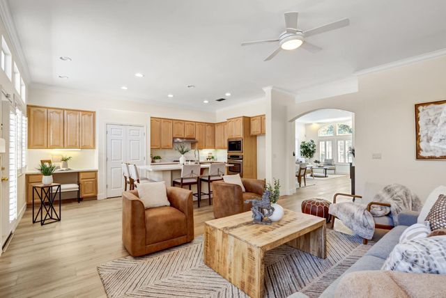 5144 Whisper Oaks Ln, Carmichael, CA 95608
