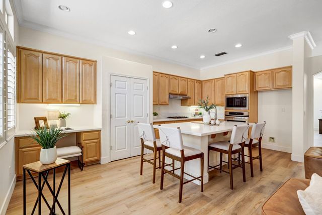 5144 Whisper Oaks Ln, Carmichael, CA 95608