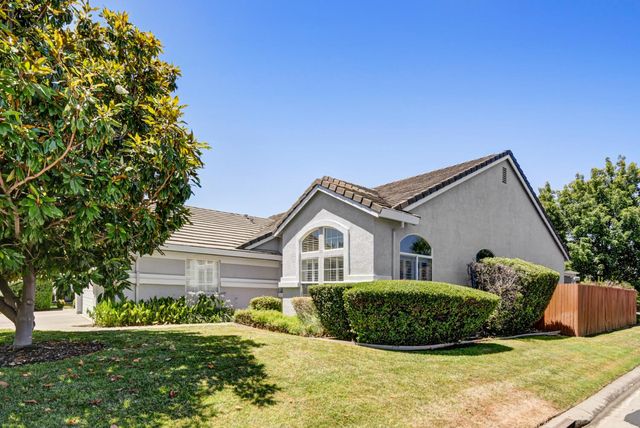 5144 Whisper Oaks Ln, Carmichael, CA 95608