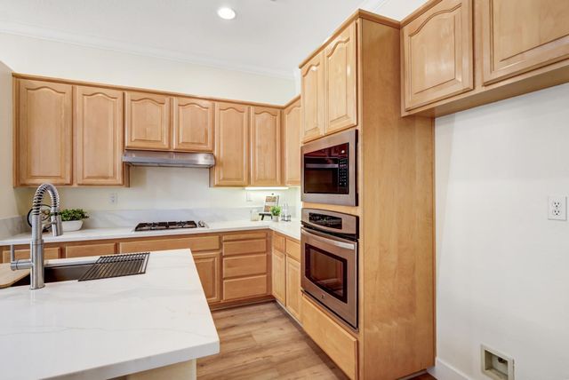 5144 Whisper Oaks Ln, Carmichael, CA 95608