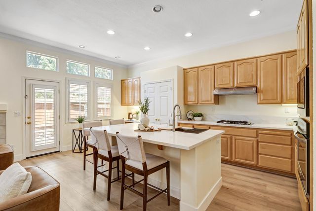 5144 Whisper Oaks Ln, Carmichael, CA 95608