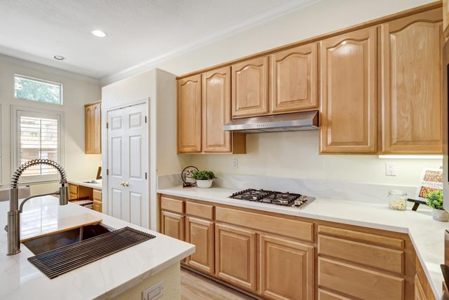 5144 Whisper Oaks Ln, Carmichael, CA 95608