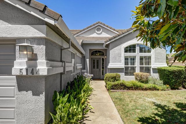 5144 Whisper Oaks Ln, Carmichael, CA 95608
