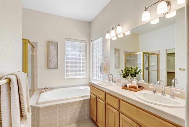 5144 Whisper Oaks Ln, Carmichael, CA 95608
