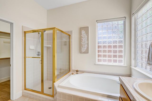 5144 Whisper Oaks Ln, Carmichael, CA 95608