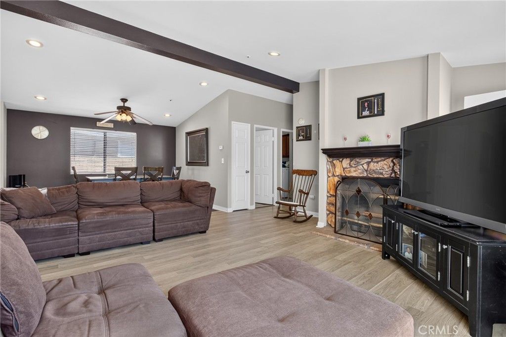 Image 10 of property listing at 13691 Gavina 412, Sylmar, CA 91342