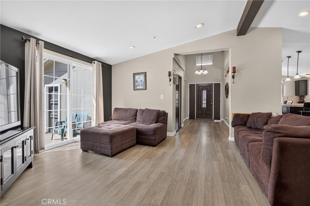 Image 11 of property listing at 13691 Gavina 412, Sylmar, CA 91342