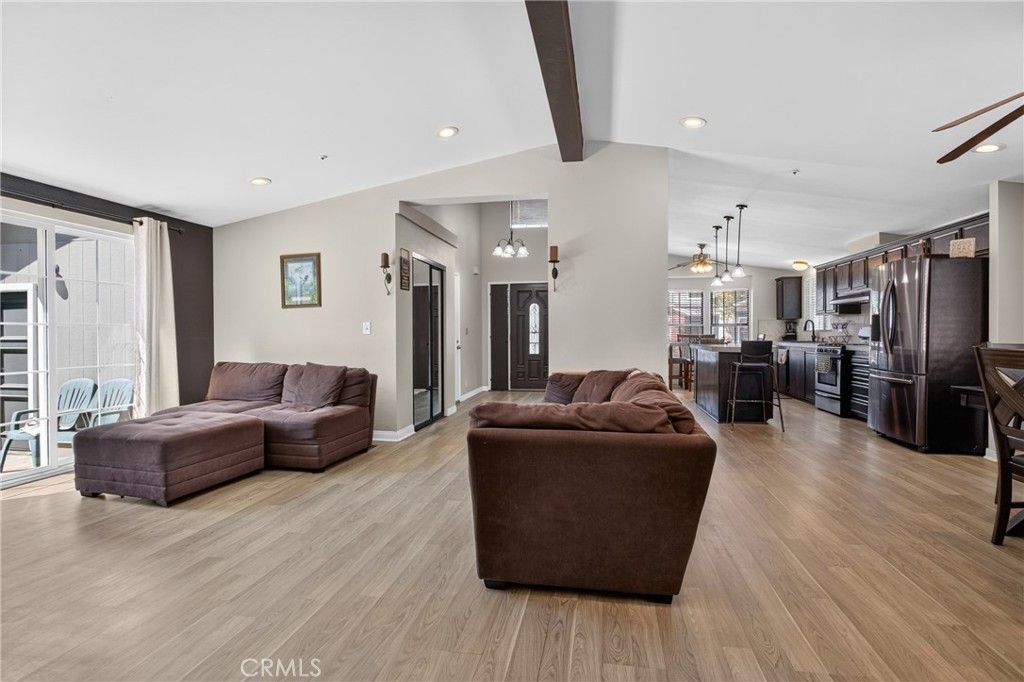 Image 18 of property listing at 13691 Gavina 412, Sylmar, CA 91342