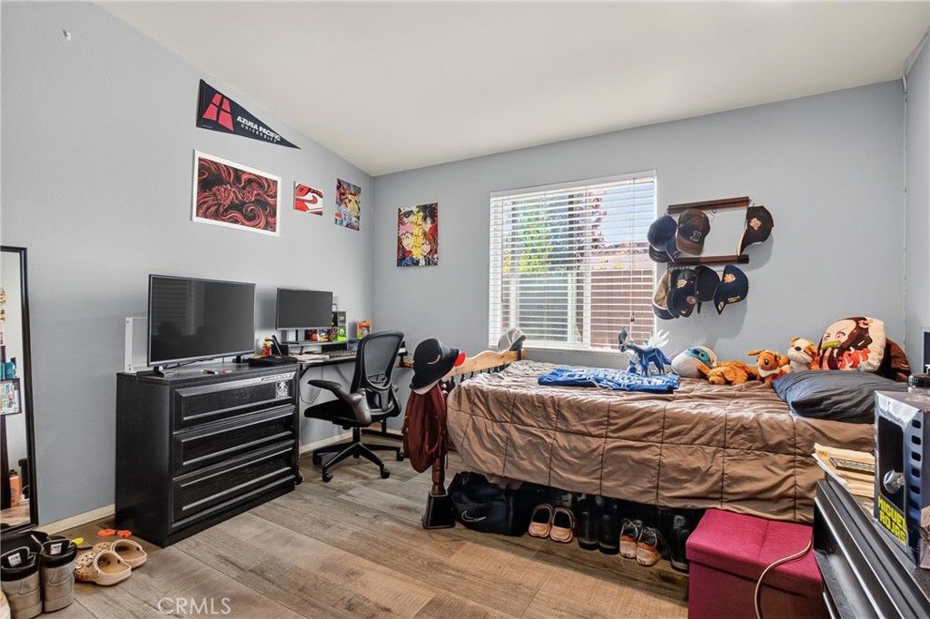 Image 19 of property listing at 13691 Gavina 412, Sylmar, CA 91342