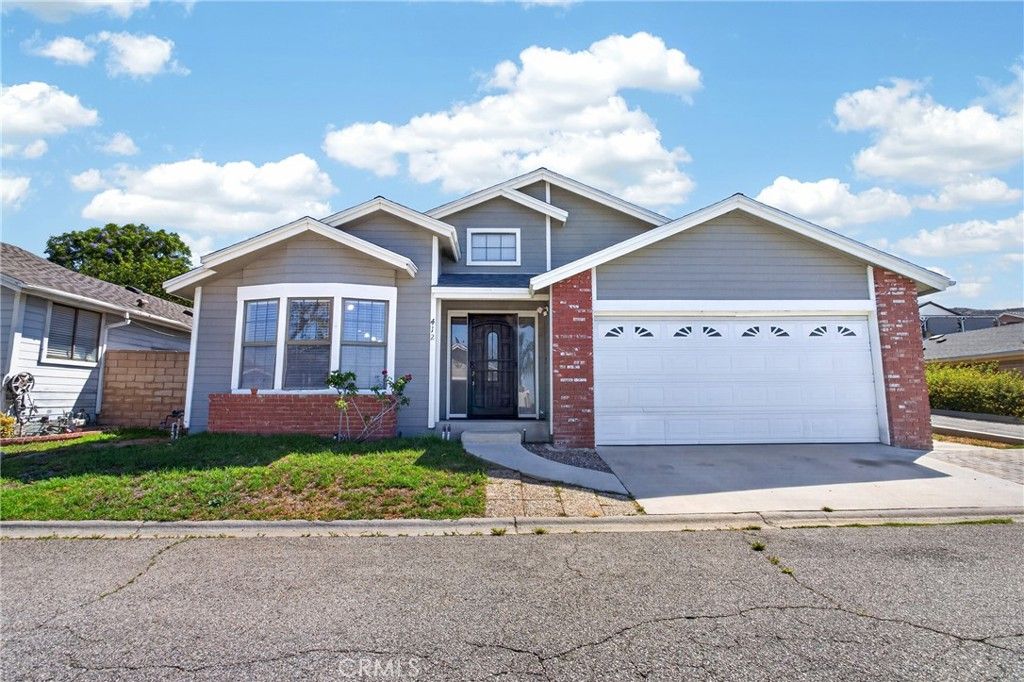 Image 2 of property listing at 13691 Gavina 412, Sylmar, CA 91342