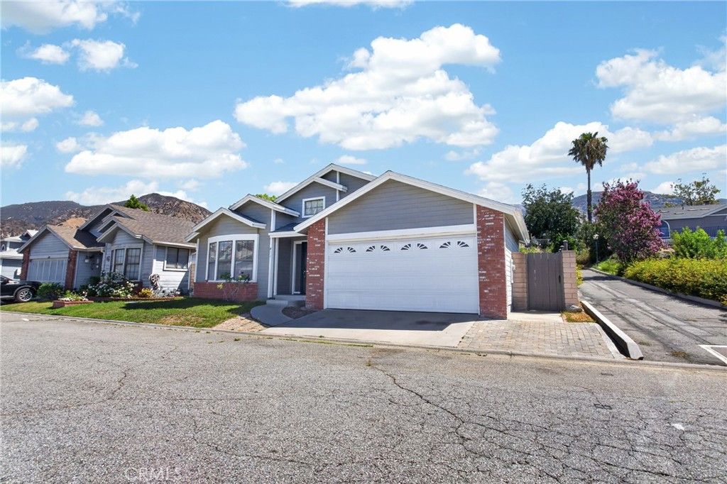 Image 3 of property listing at 13691 Gavina 412, Sylmar, CA 91342