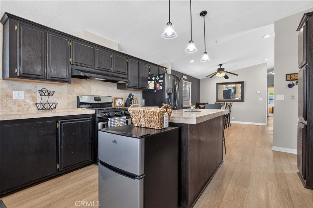 Image 38 of property listing at 13691 Gavina 412, Sylmar, CA 91342