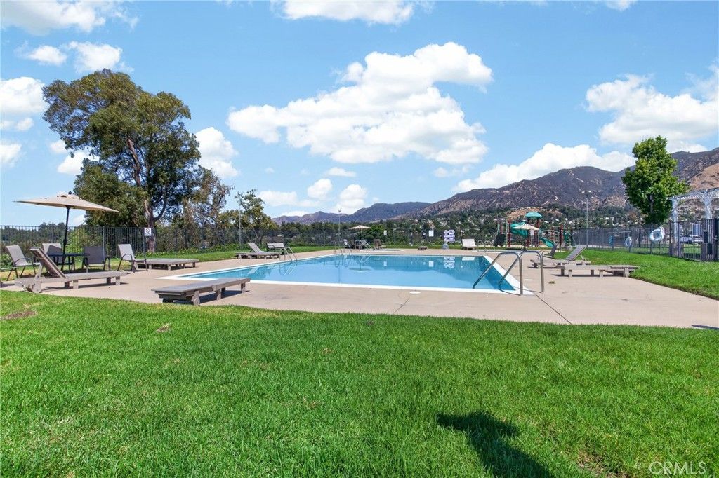 Image 40 of property listing at 13691 Gavina 412, Sylmar, CA 91342