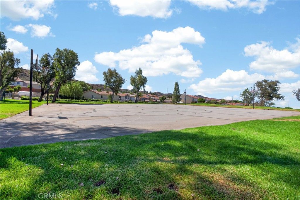 Image 41 of property listing at 13691 Gavina 412, Sylmar, CA 91342