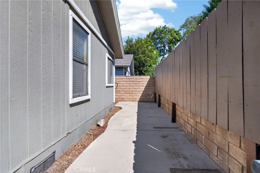 Image 7 of property listing at 13691 Gavina 412, Sylmar, CA 91342