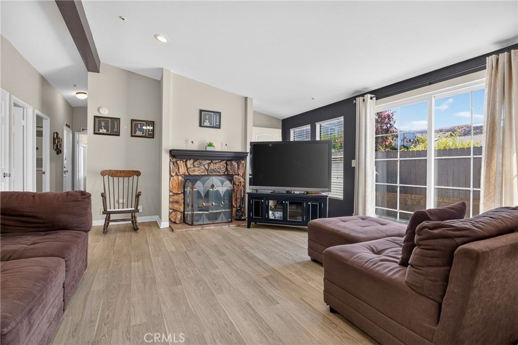 Image 8 of property listing at 13691 Gavina 412, Sylmar, CA 91342