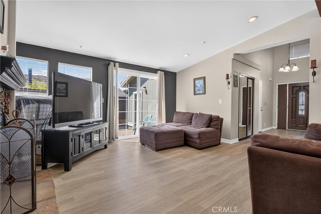 Image 9 of property listing at 13691 Gavina 412, Sylmar, CA 91342