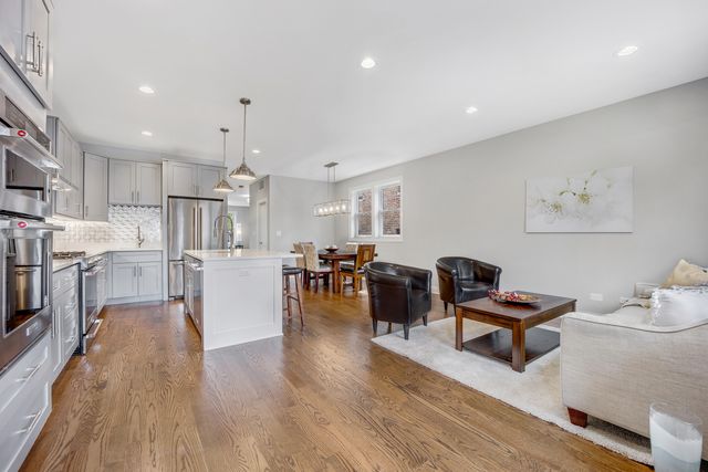 6038 N Drake Avenue, Chicago, IL 60659