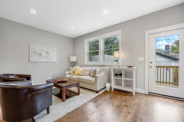 6038 N Drake Avenue, Chicago, IL 60659