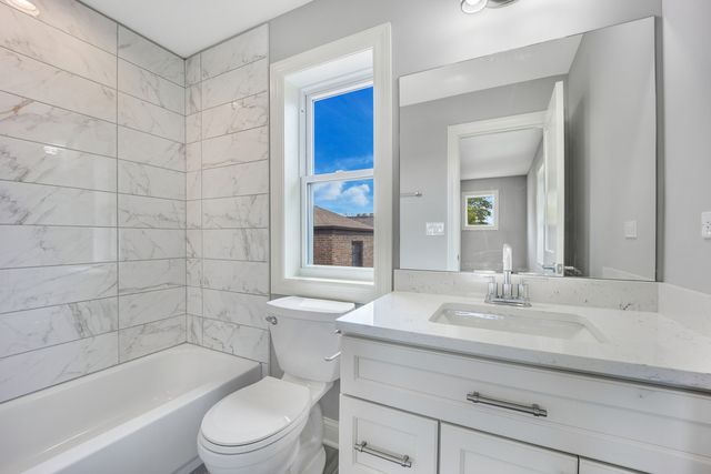 6038 N Drake Avenue, Chicago, IL 60659