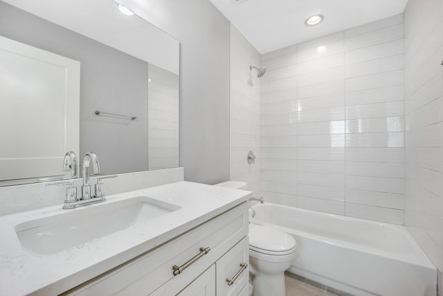 6038 N Drake Avenue, Chicago, IL 60659