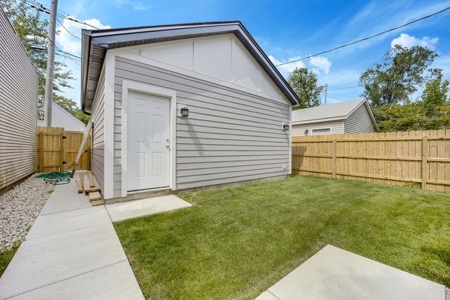 6038 N Drake Avenue, Chicago, IL 60659