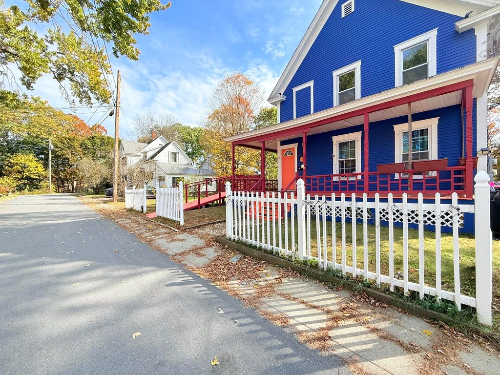 33 Cottage Avenue, Springfield, VT 05156