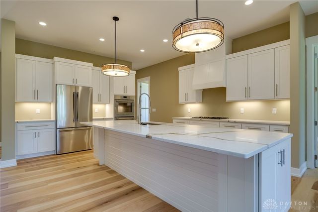 9882 Saddle Creek Trail, Centerville, OH 45458