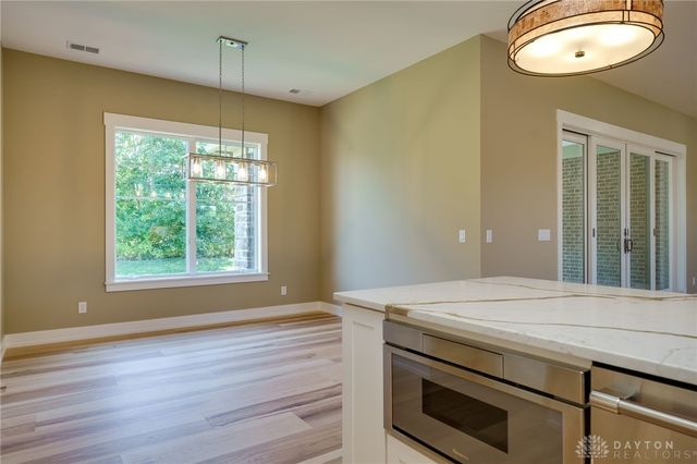 9882 Saddle Creek Trail, Centerville, OH 45458