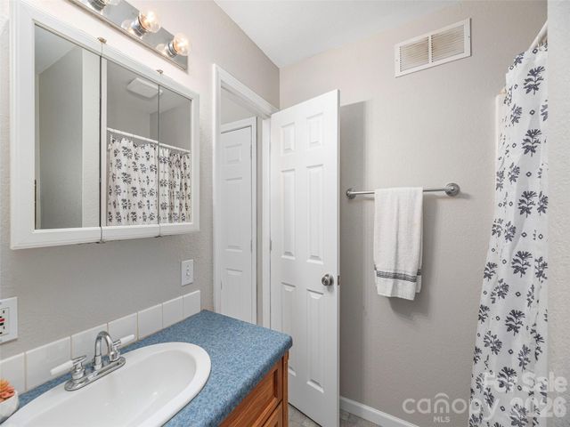 136 Assembly Street, Waynesville, NC 28786