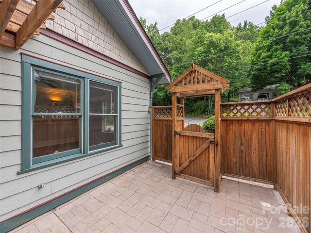 136 Assembly Street, Waynesville, NC 28786