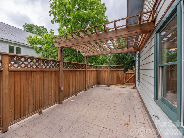 136 Assembly Street, Waynesville, NC 28786