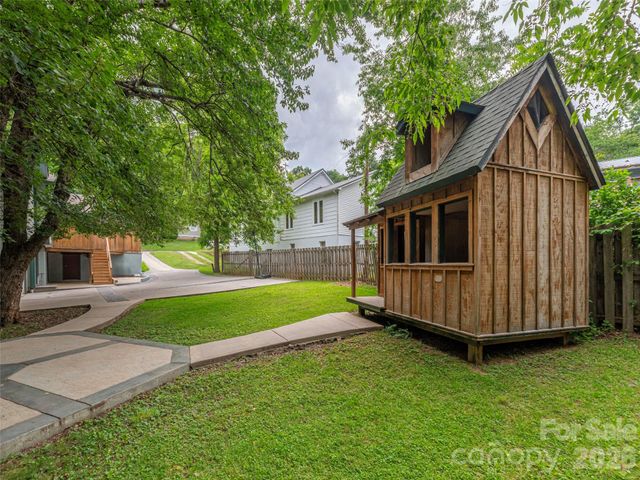 136 Assembly Street, Waynesville, NC 28786