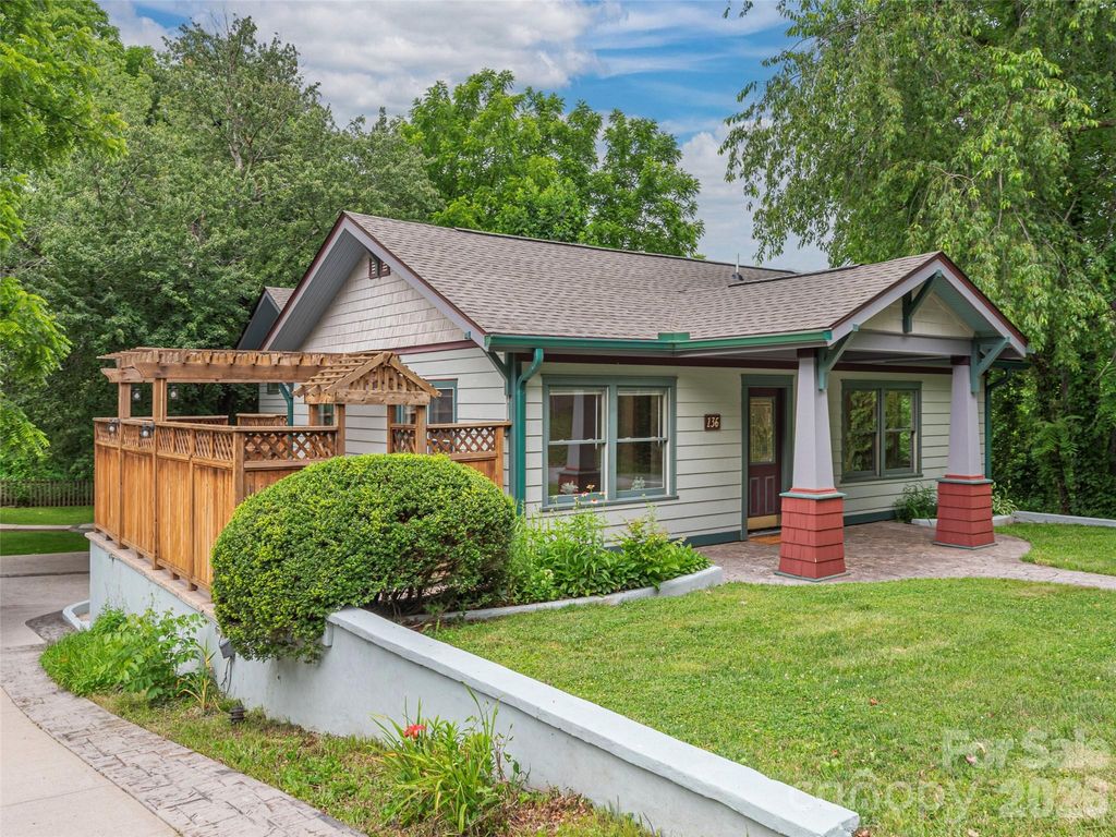136 Assembly Street, Waynesville, NC 28786