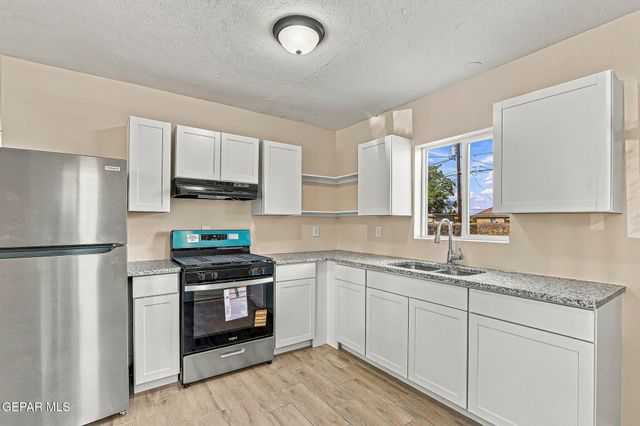 8656 MOUNT WHITNEY Drive, El Paso, TX 79904