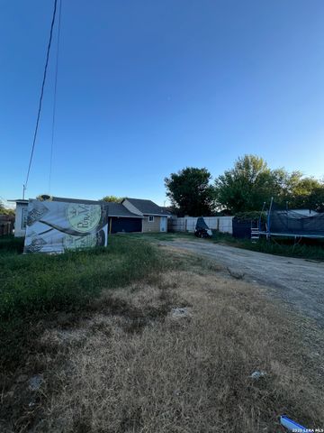 341 Prestwick Blvd, San Antonio, TX 78223