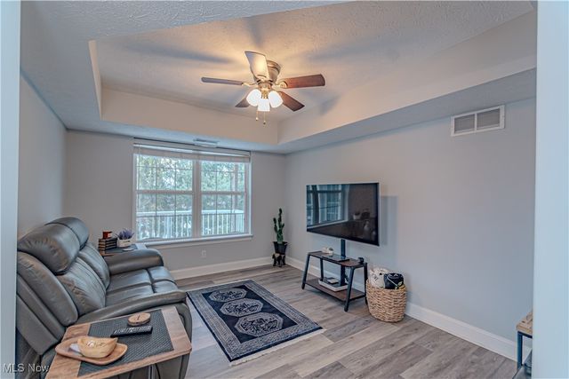 5080 Whispering Oaks Boulevard, Parma, OH 44134