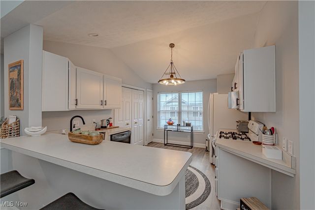 5080 Whispering Oaks Boulevard, Parma, OH 44134